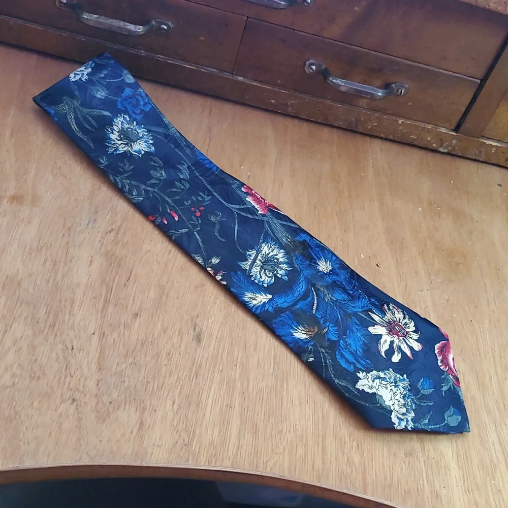 Don Loper Beverly Hills Tie EUC JL543